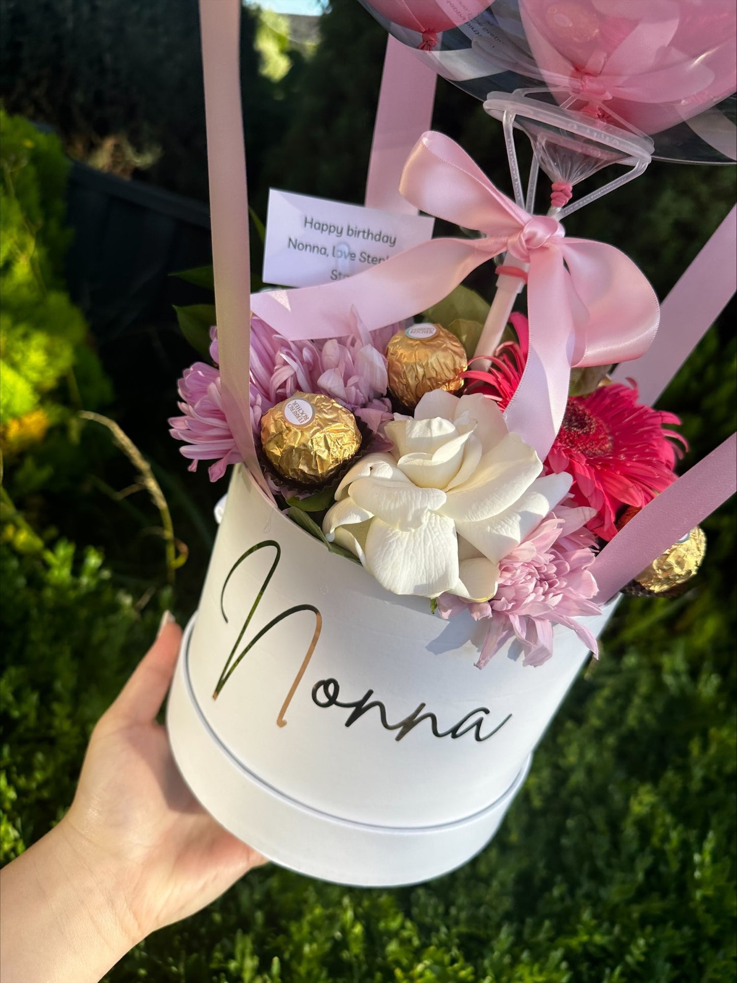 Fresh Flower and Forrero Balloon Bundle (General Mix)
